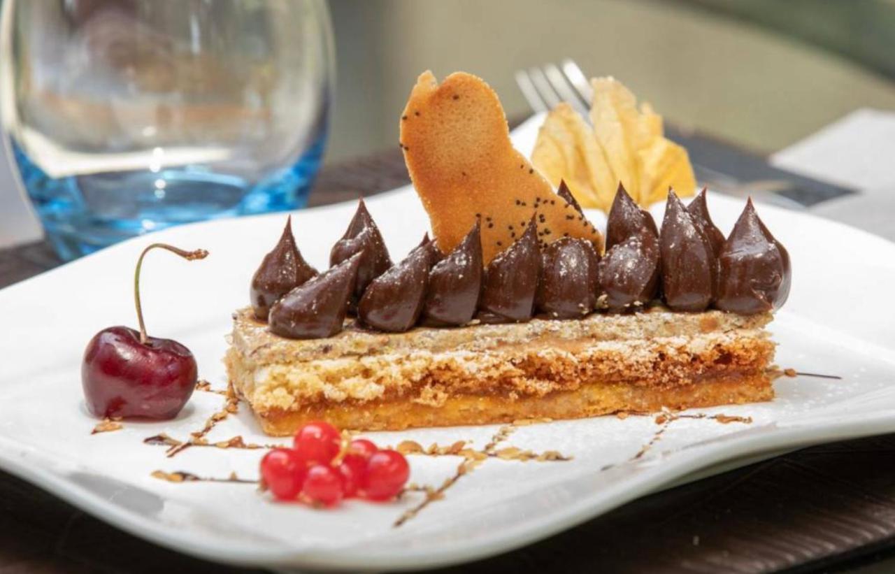 Hotel Lou Caleu Restaurant Le Rocher Des Abeilles Saint-Martin-de-Castillon Eksteriør bilde