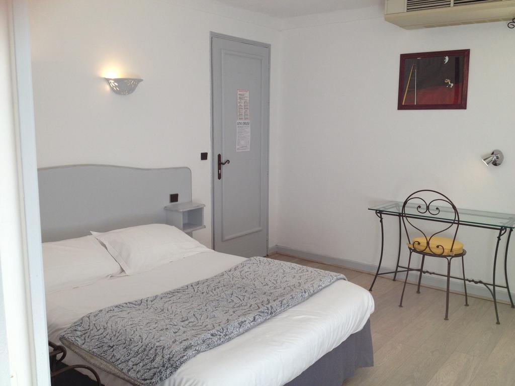 Hotel Lou Caleu Restaurant Le Rocher Des Abeilles Saint-Martin-de-Castillon Rom bilde