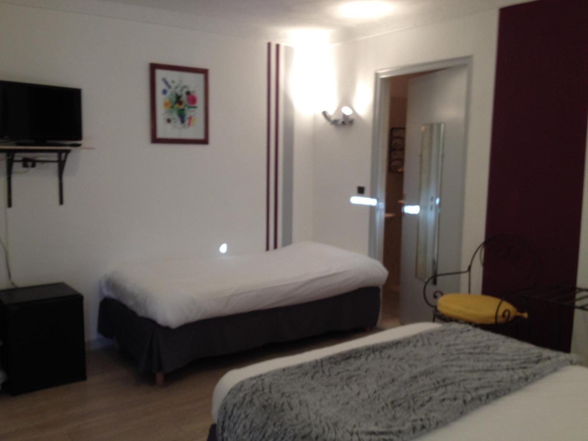 Hotel Lou Caleu Restaurant Le Rocher Des Abeilles Saint-Martin-de-Castillon Eksteriør bilde